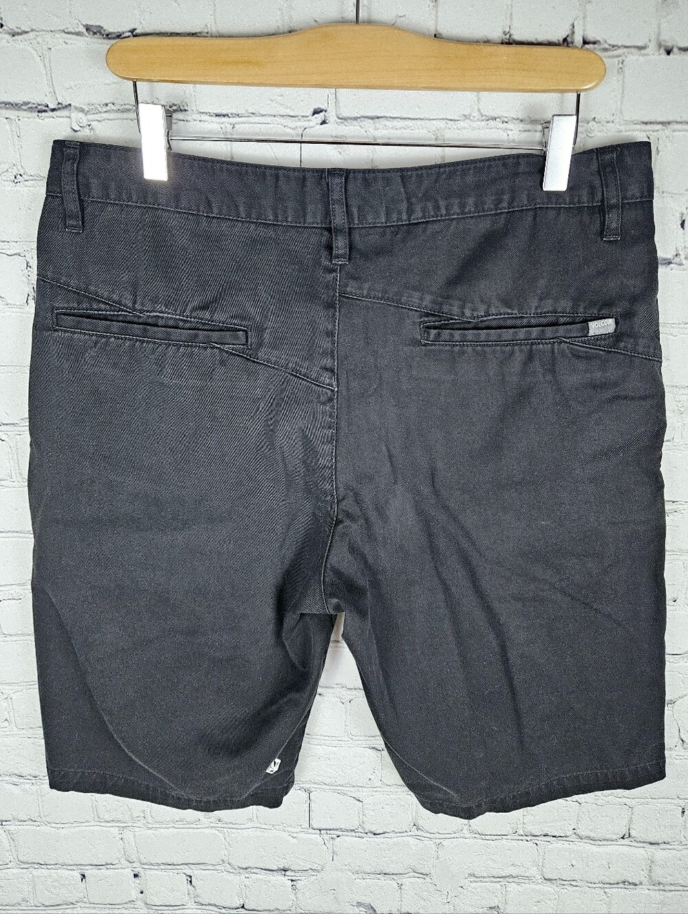 VOLCOM | flat front shorts - Picture 2 of 5